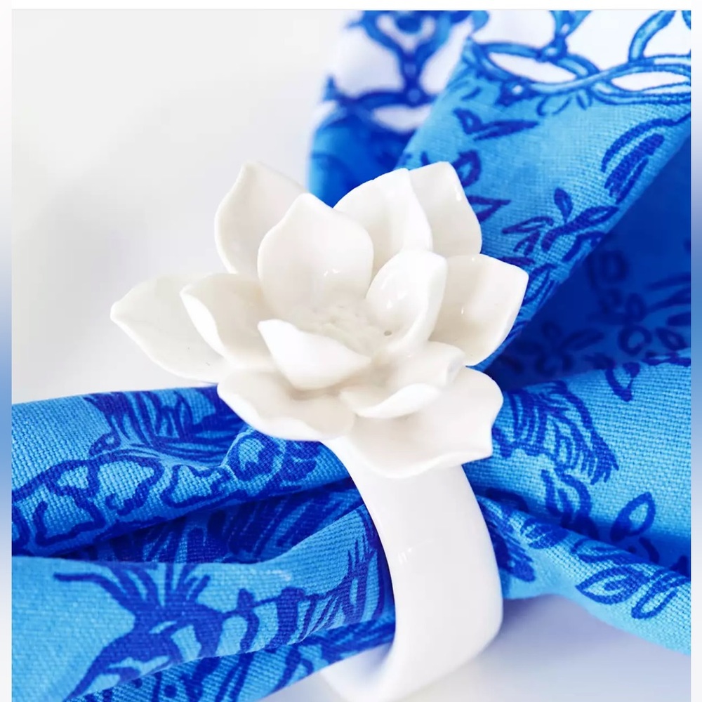 NIB Set of Twelve 12 Lilly Pulitzer White Lotus Floral Ceramic Napkin Rings